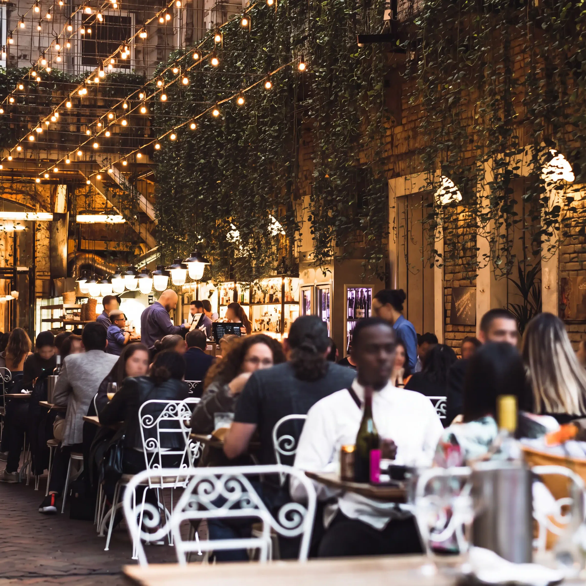 Restaurant mit Lichterketten – Fotograf Braunschweig Alex Kunze